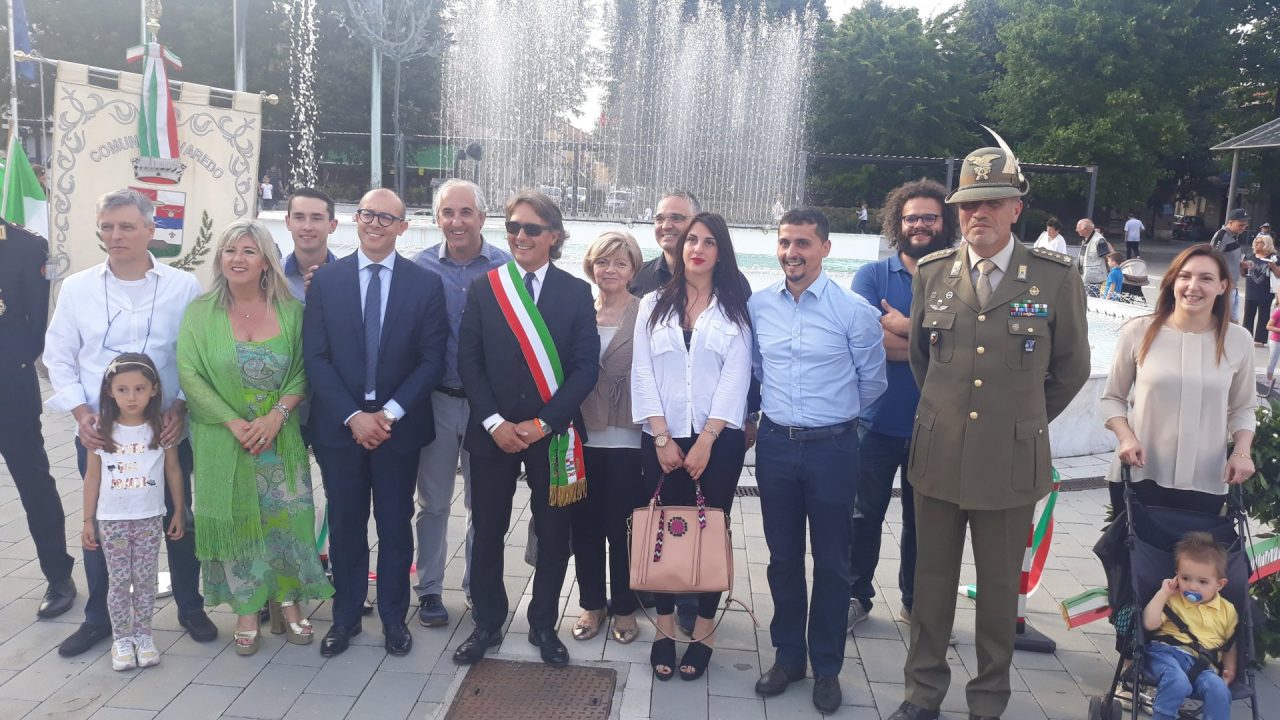 Dopo anni la fontana torna in funzione e la piazza rivive