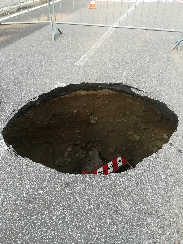 Giussano, voragine  in via Trieste