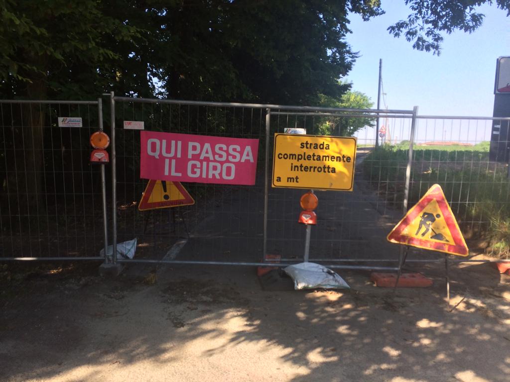 Lungo la strada della Santa una protesta… in rosa