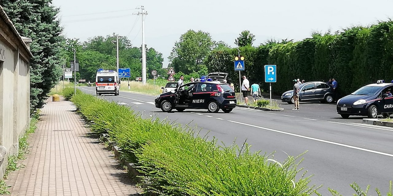 Donna investita in strada a Busnago, sul posto l’elisoccorso FOTO