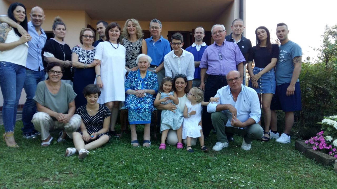 Compleanno da record a Besana, nonna Nannina spegne 108 candeline