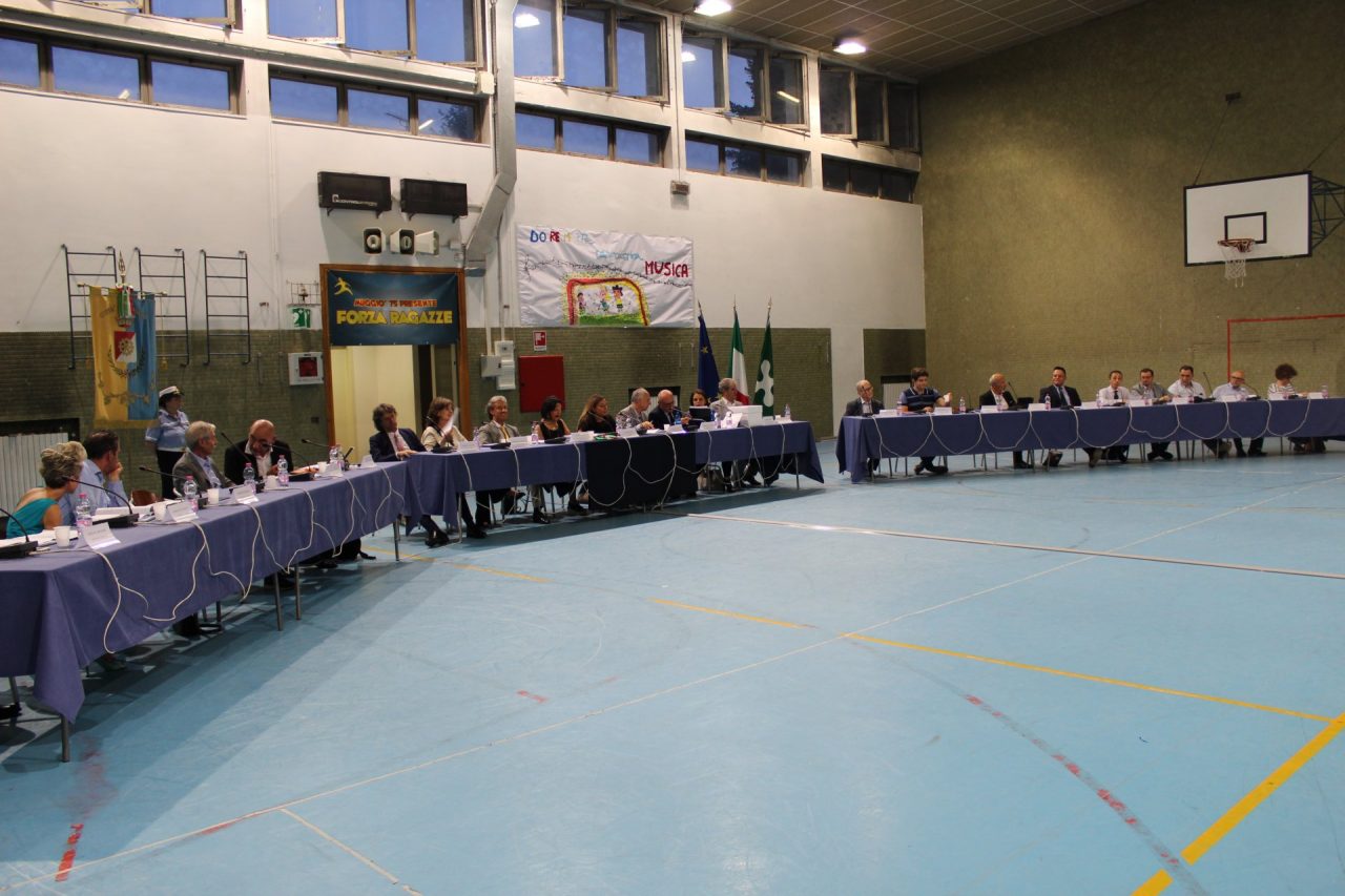 Primo Consiglio del “Fiorito bis”: tra stoccate e “sassolini” – FOTO