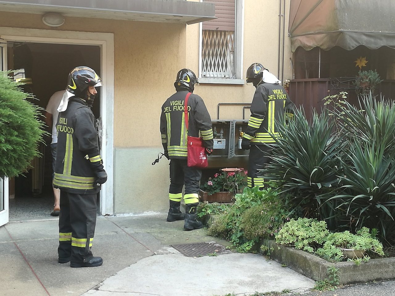 Pompieri nelle case comunali per una fuga di gas FOTO