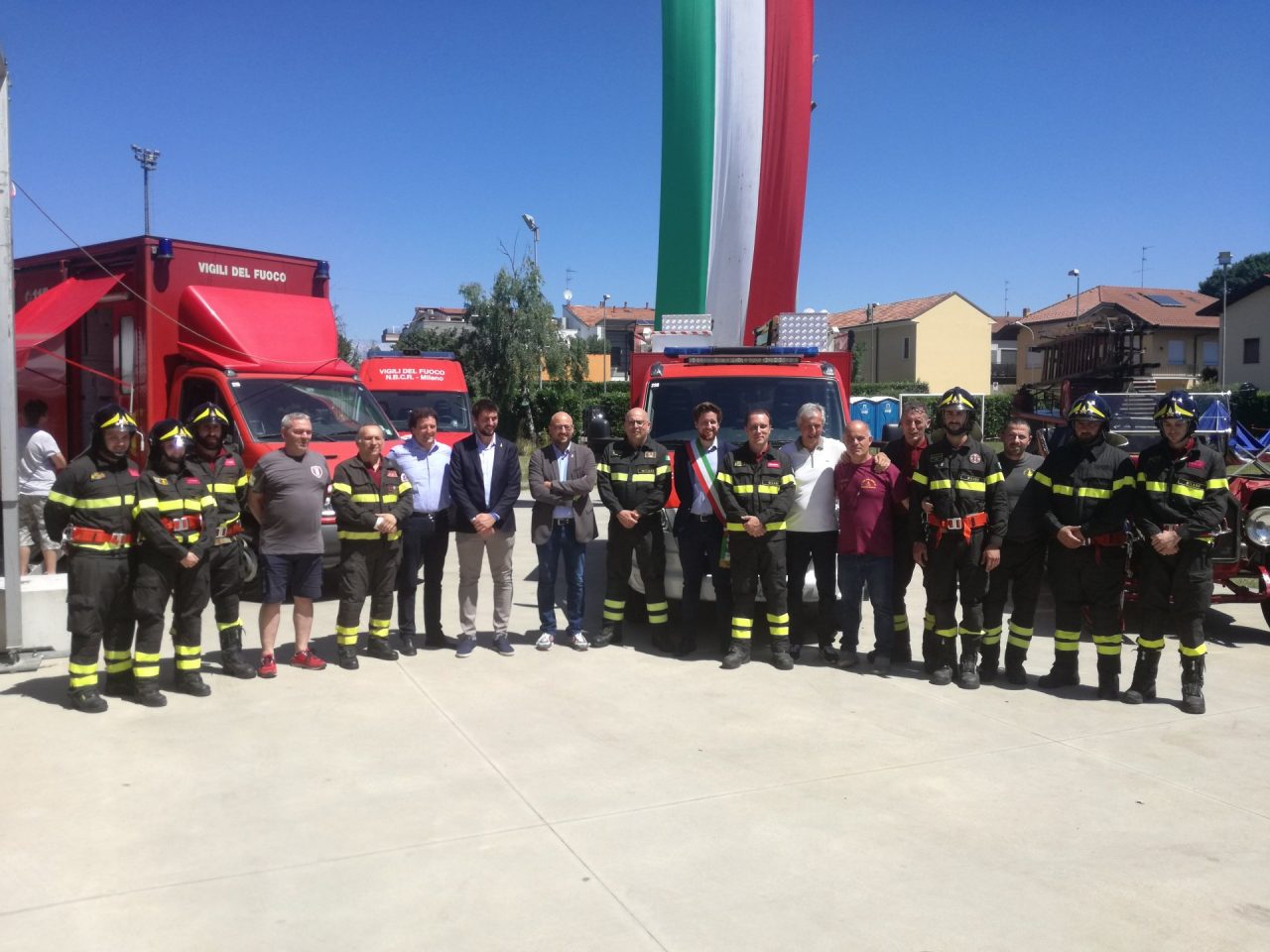 Vigili del fuoco in festa per il nuovo mezzo VIDEO