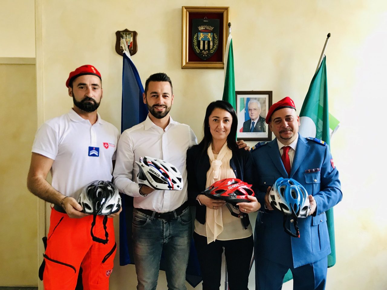 Il Corpo Italiano di Soccorso dell’ordine di Malta Mb dona 40 caschetti bici