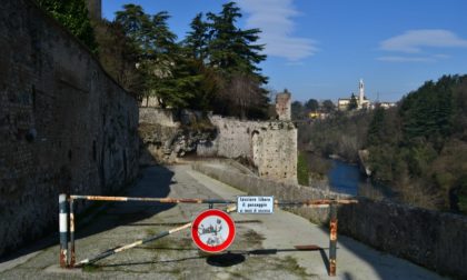 C'è una crepa nelle mura del Castello di Trezzo, per metterla in sicurezza deviata la ciclabile lungo l'Adda