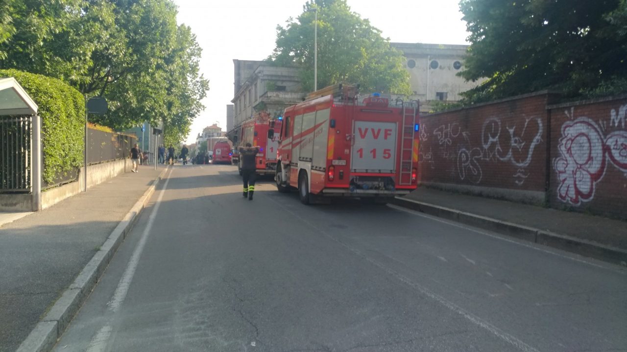 Incinta si vuole buttare nel canale