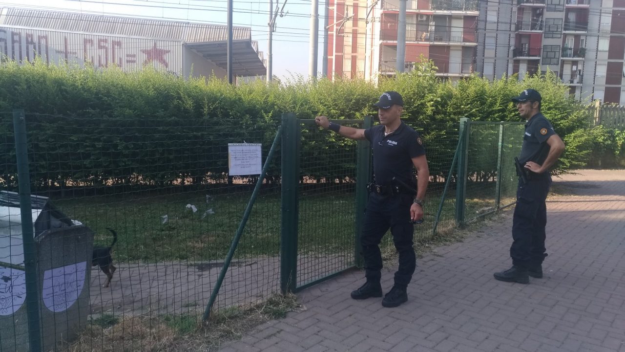 Siringhe e tossici nell’area cani, blitz della Locale