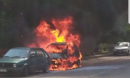 Auto in fiamme, paura in via Mazzini ad Arcore