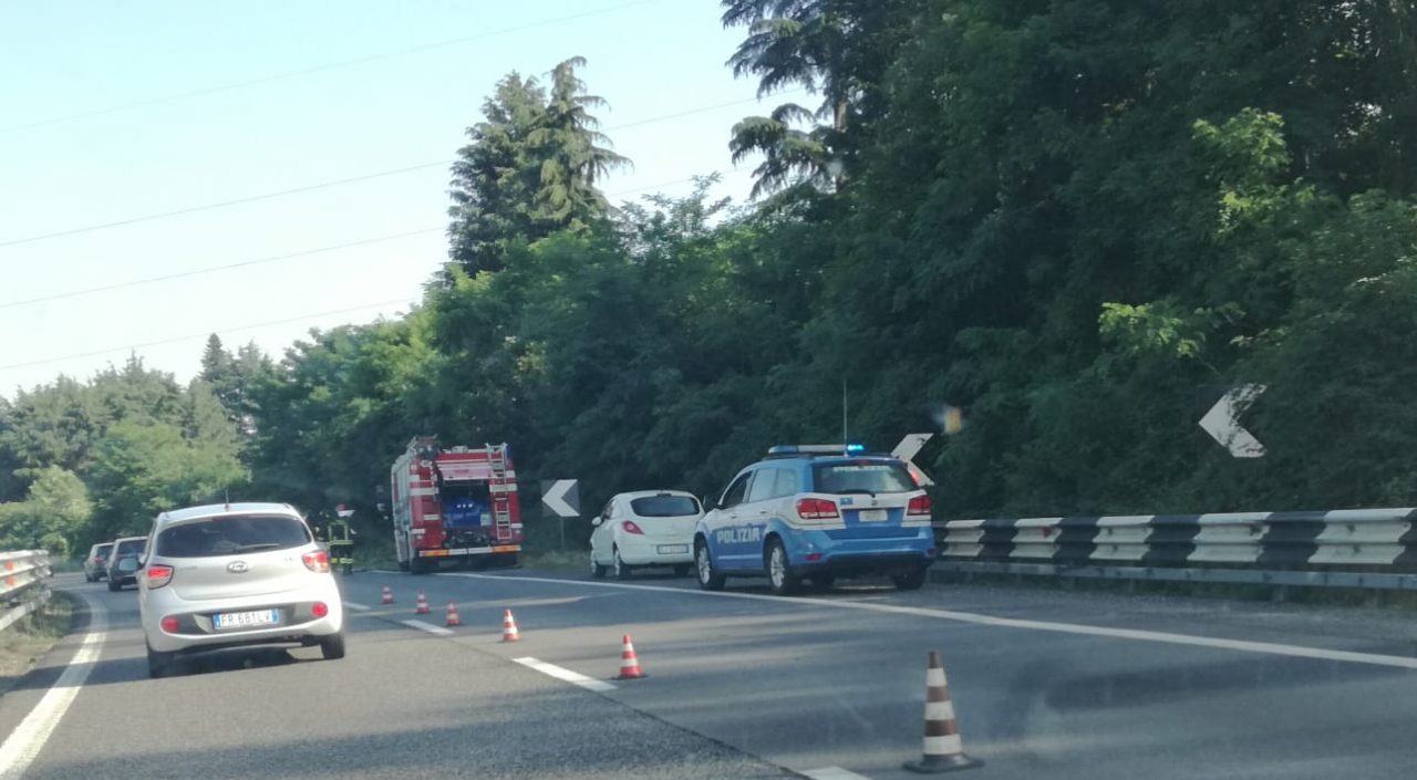 Un altro incidente in Valassina: auto si ribalta sui curvoni di Briosco – TRAFFICO BLOCCATO