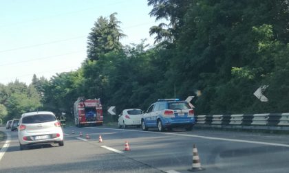 Un altro incidente in Valassina: auto si ribalta sui curvoni di Briosco - TRAFFICO BLOCCATO