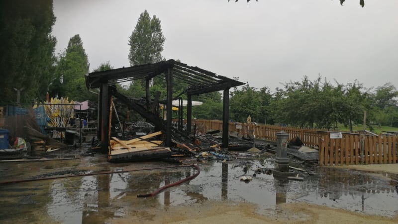 Paura alla Boscherona, chiosco in fiamme
