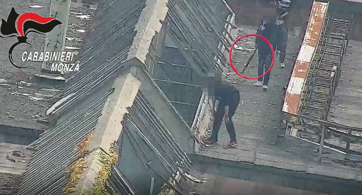 Droga, tre tentativi di omicidio e guerriglia tra bande rivali nell’ex Snia, dodici arrestati VIDEO