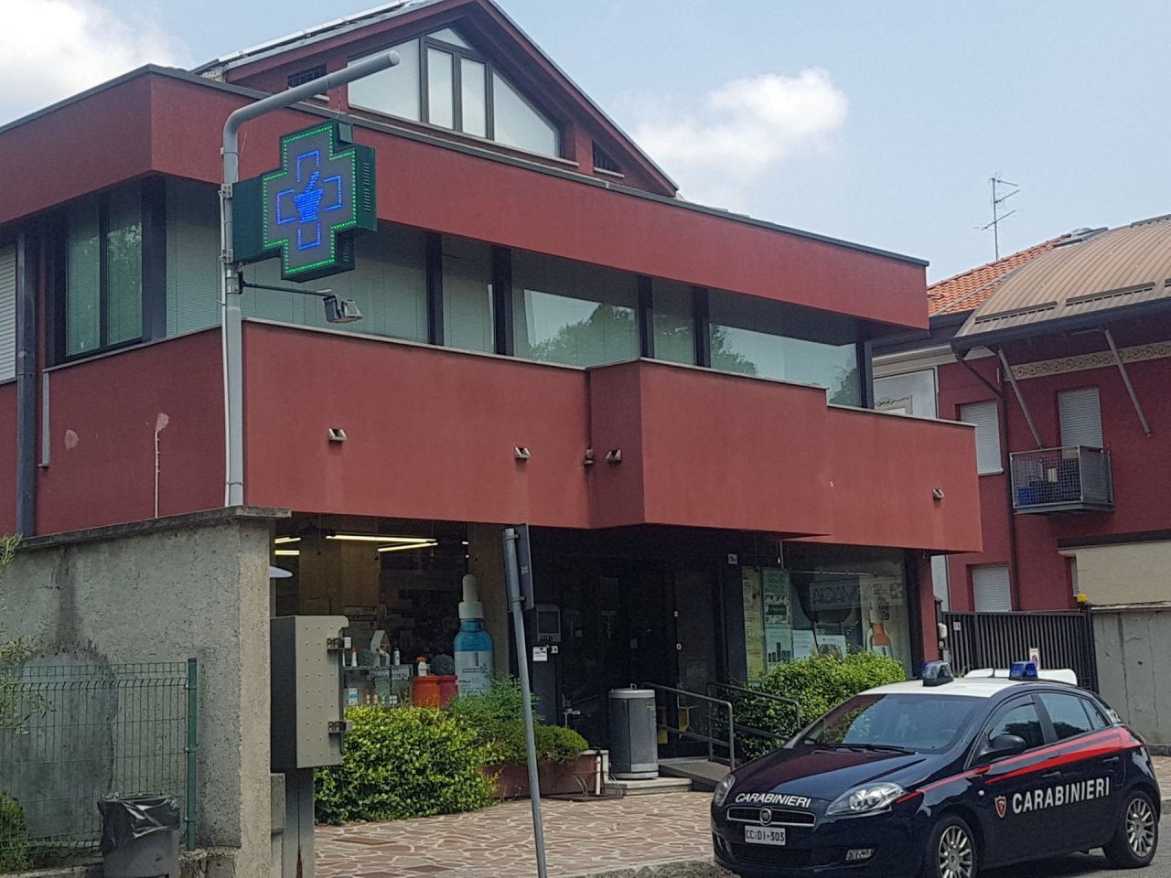 Giussano, rapina in farmacia