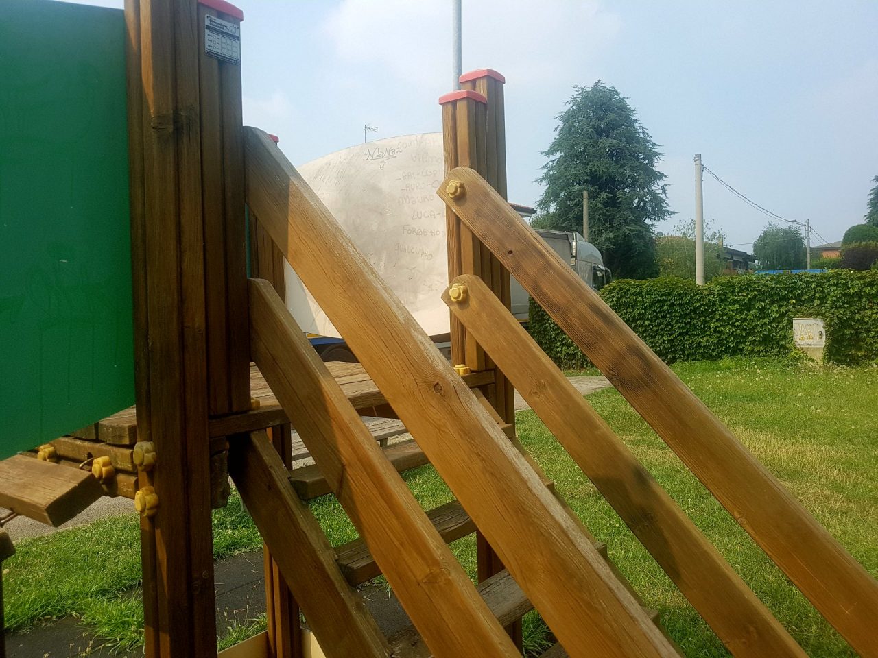 Verano, cancellate le scritte naziste