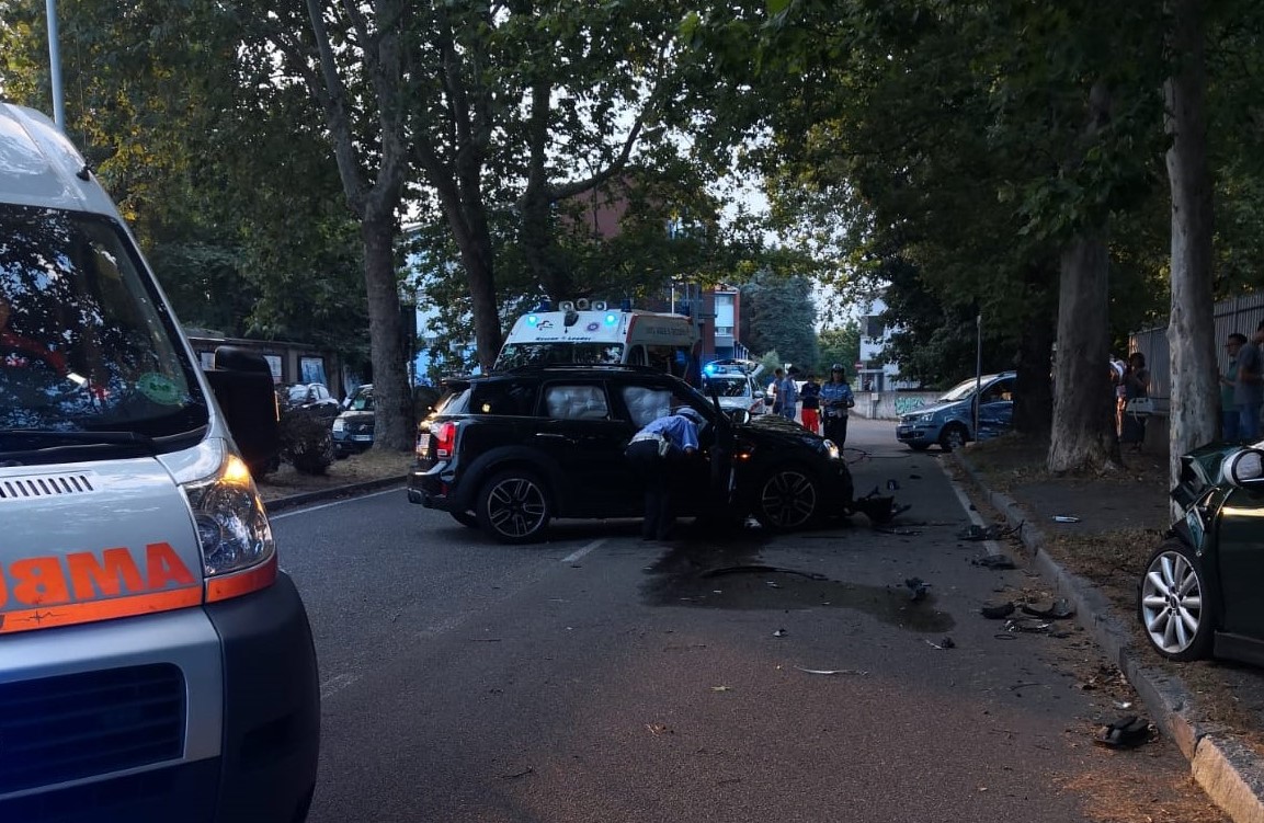 Incidente fra tre auto in zona stadio FOTO