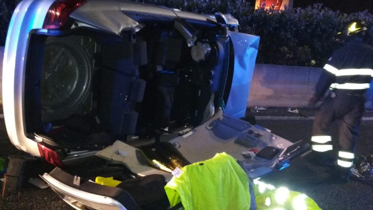 Si scontra e si ribalta: paura sulla Valassina – FOTO
