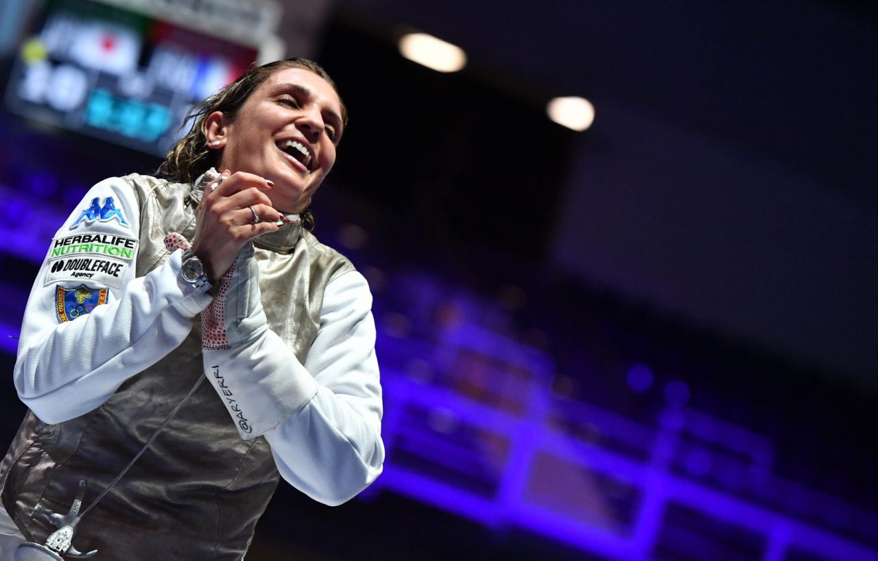 Anche la campionessa di scherma Arianna Errigo ci aiuta a donare un pasto caldo. E tu hai scritto la tua letterina?
