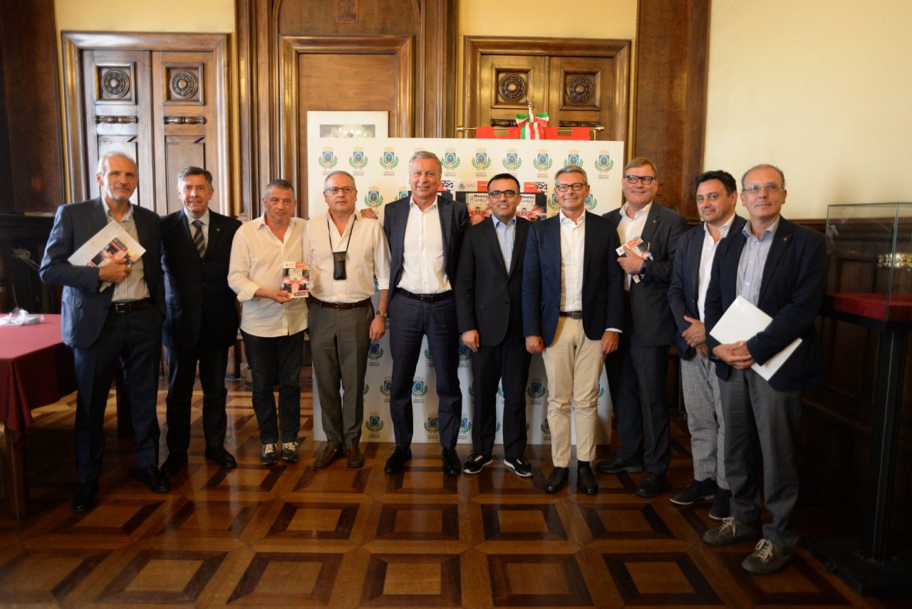 #MonzaFuoriGp2019, si scaldano  i motori VIDEO