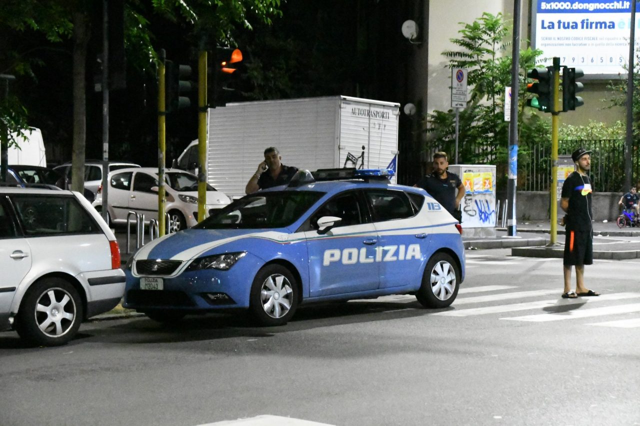 Accoltellato in strada, è gravissimo FOTO E VIDEO