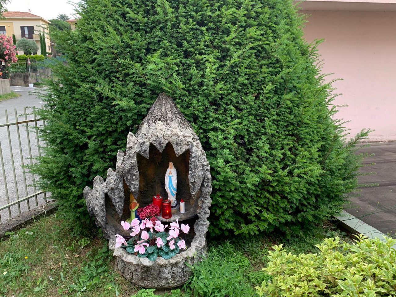 Benedetta una nuova statua della Madonna