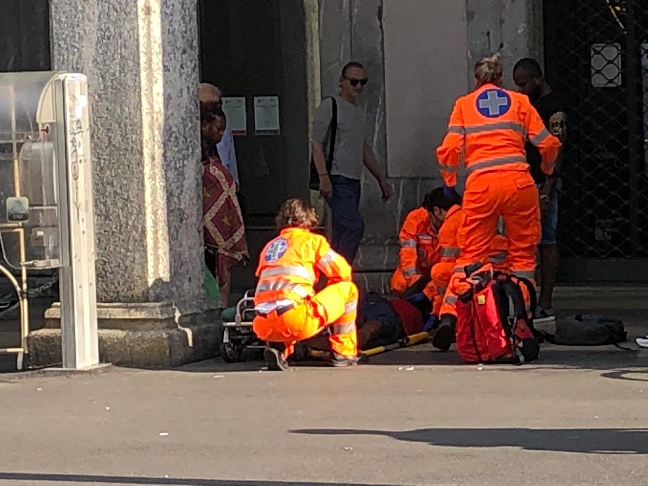 Preso a sprangate sotto il Comune