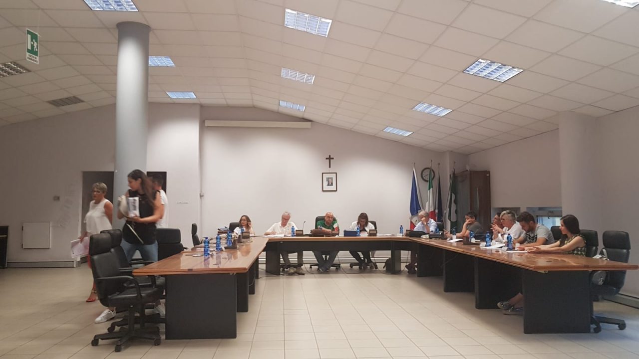 Carnate, l’opposizione lascia il consiglio comunale