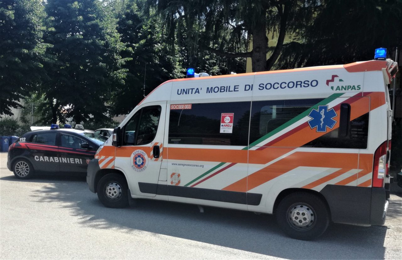 Dopo una lite accoltella il figlio in casa FOTO