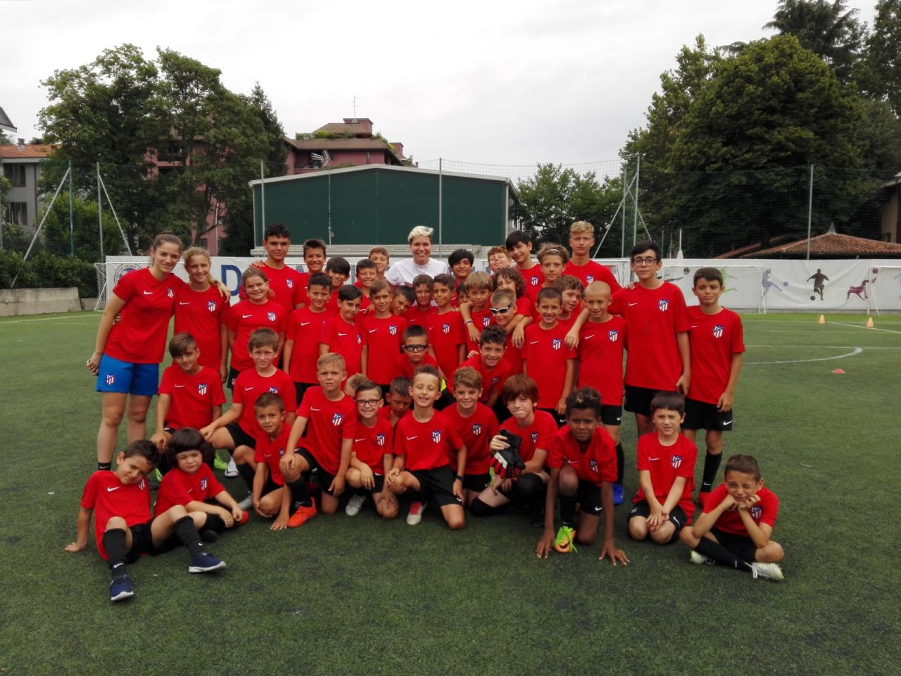 Il difensore della nazionale italiana di calcio tra i bimbi di “Sanfru”