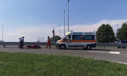 Schianto tra auto e moto: paura per un 48enne