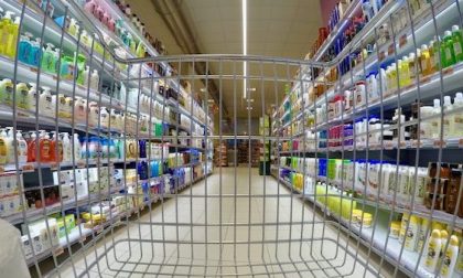 Niente vendita di carta igienica al supermercato: il prefetto ora la permette