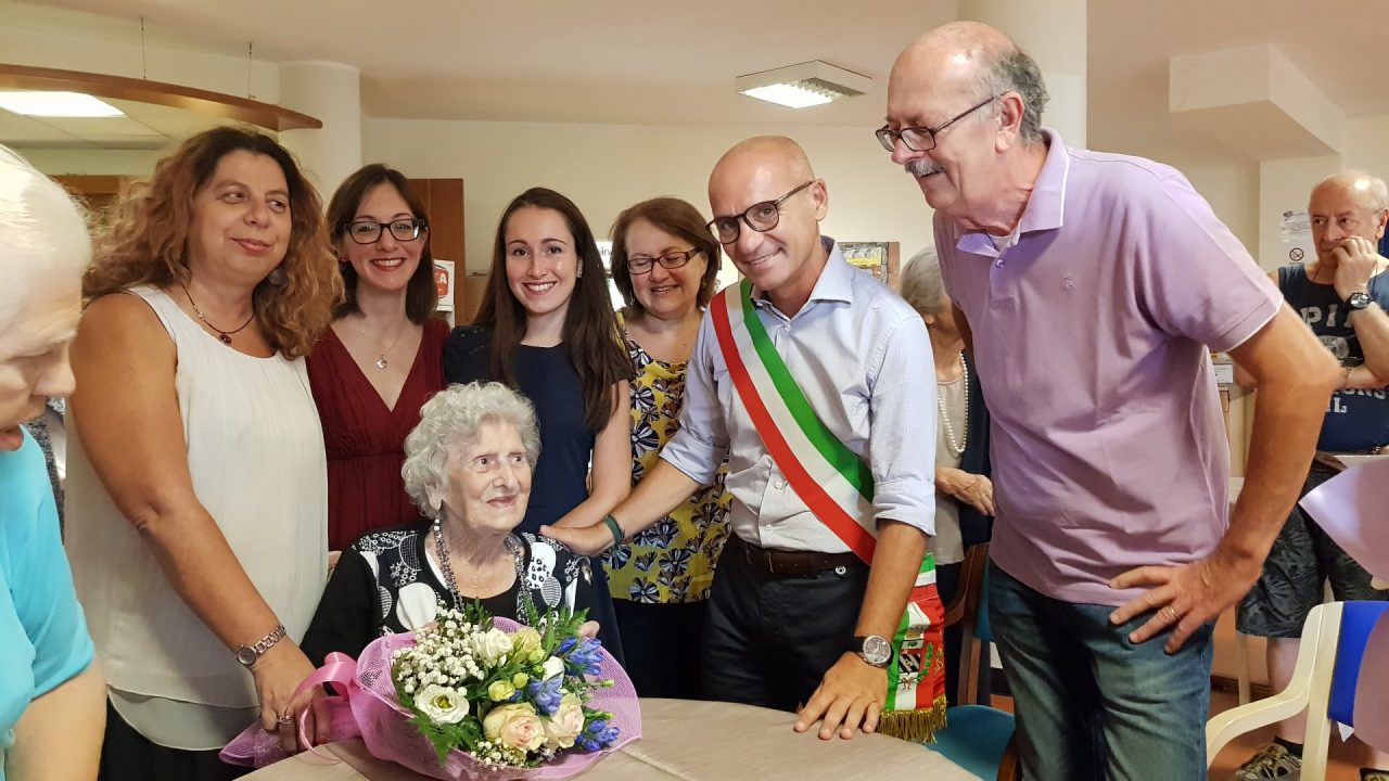 Villasanta, compie 100 anni la storica corista della parrocchia