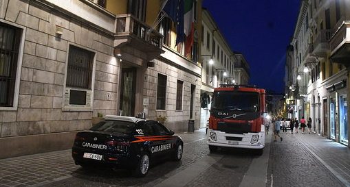 Si rompe il tubo dell’acqua: allagato il magazzino del Tribunale