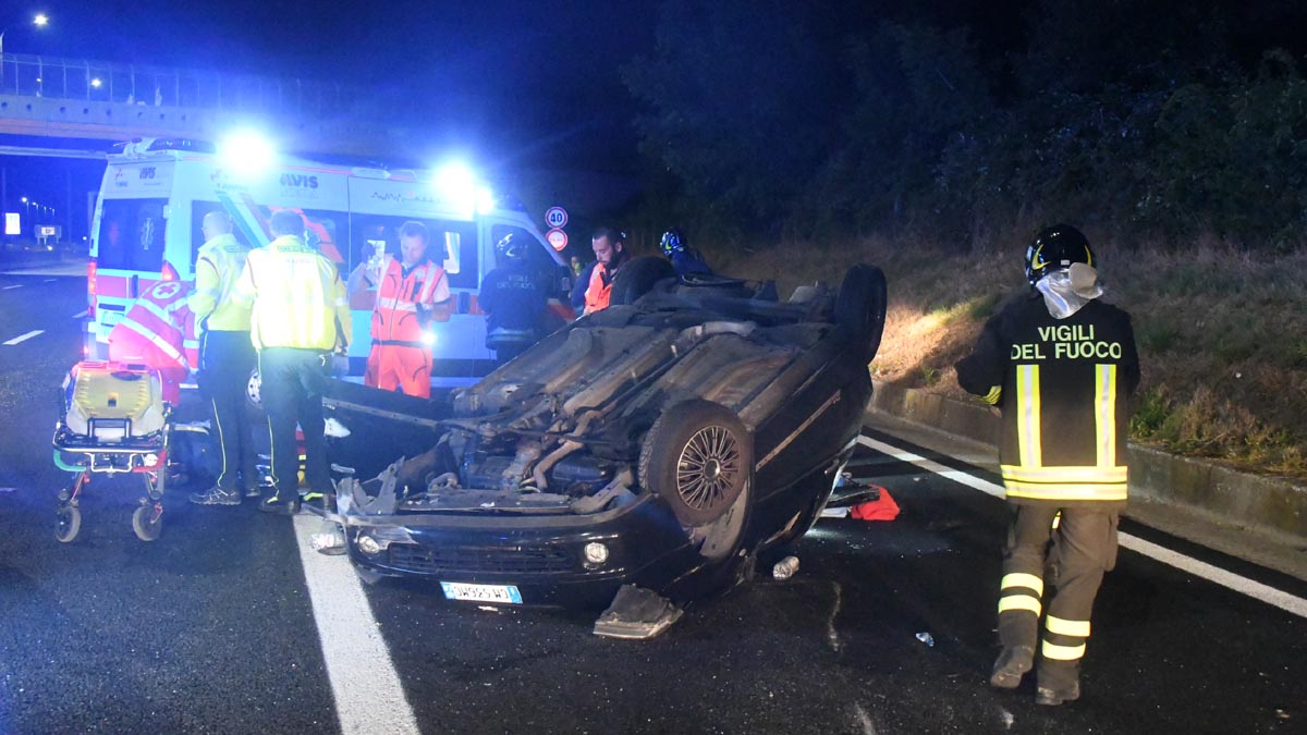 Speronati da un ubriaco sulla Statale 36: auto si ribalta IL VIDEO