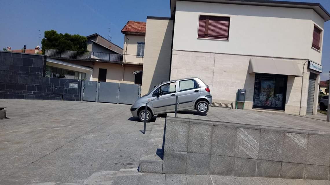 Giussano, un parcheggio molto creativo…