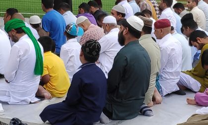 Musulmani in preghiera in oratorio