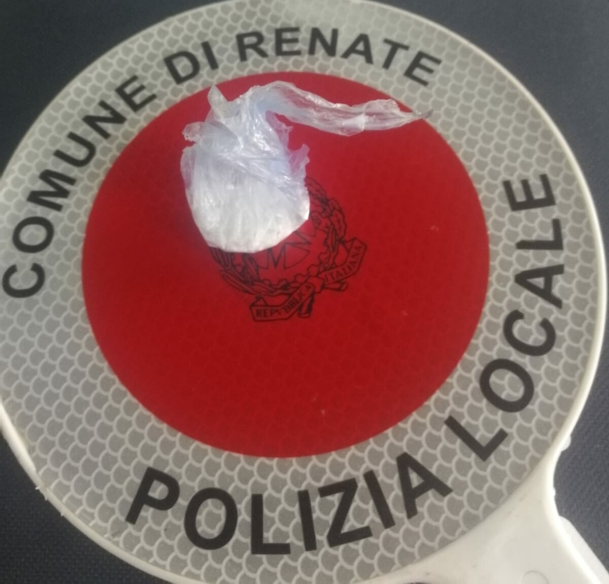 Beccato con la cocaina al cimitero di Renate