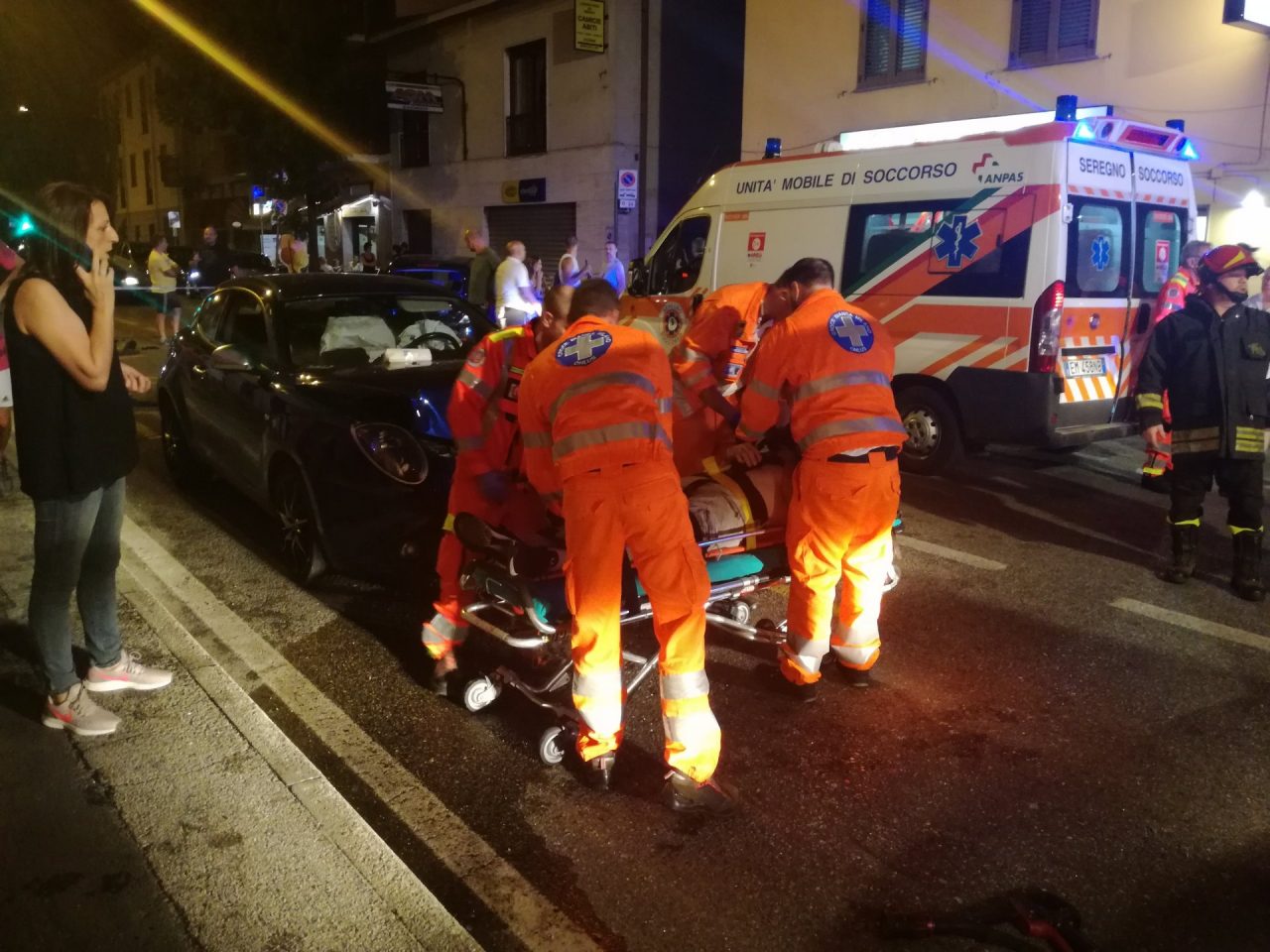 Tamponamento davanti alla pizzeria FOTO