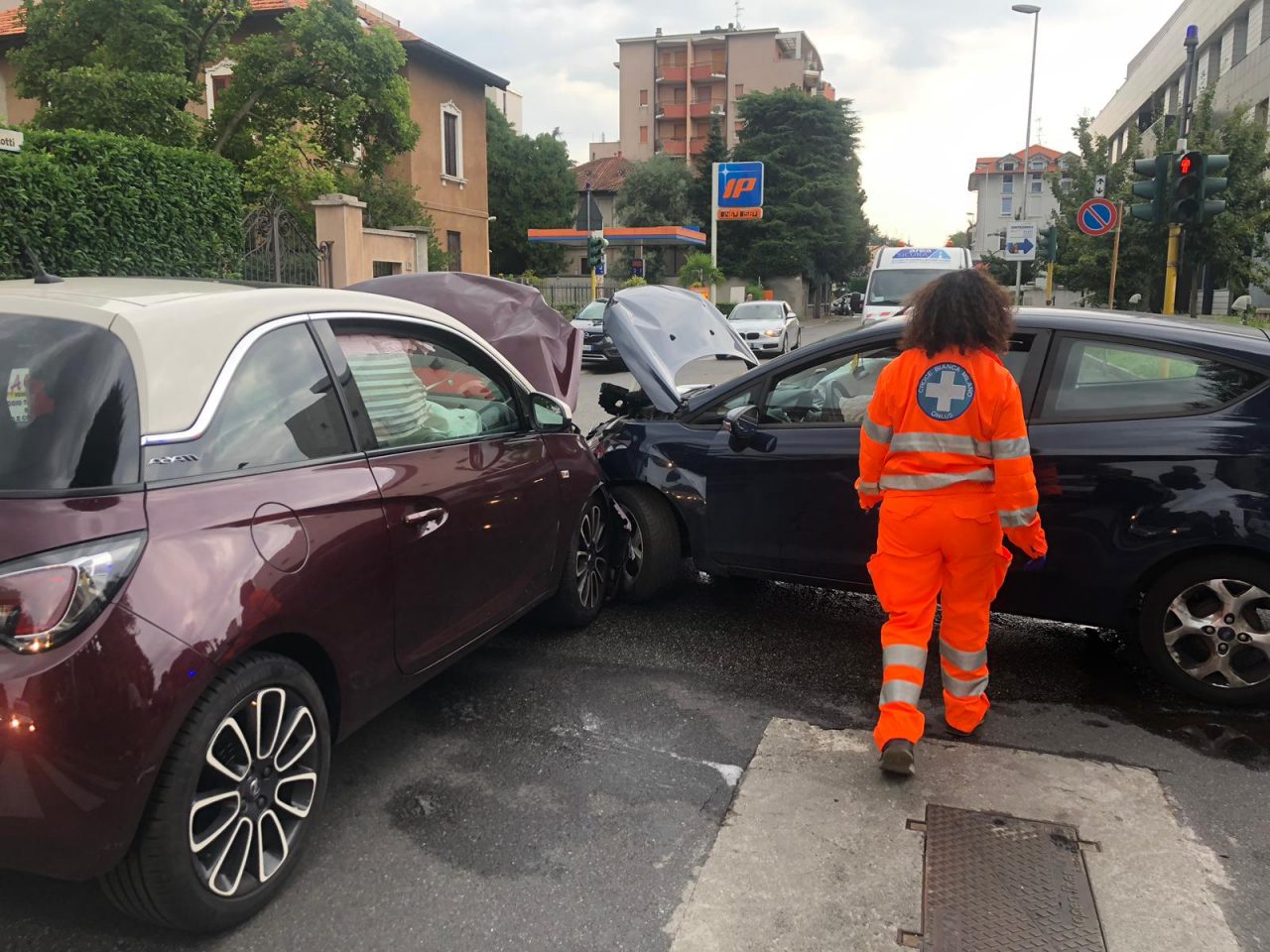 Scontro all’incrocio in via Cavallotti FOTO