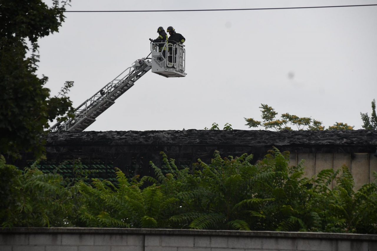 Altro deposito in fiamme, questa volta fra Sesto e Milano