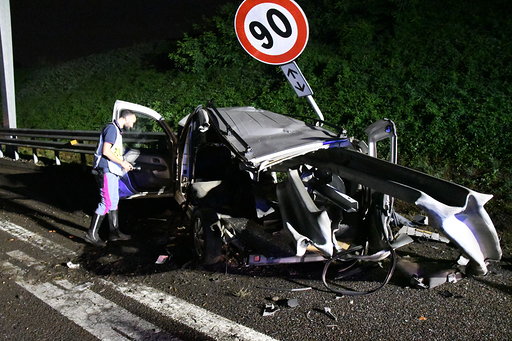 Esce di strada forse per un malore o un colpo di sonno, gravissima 32enne FOTO