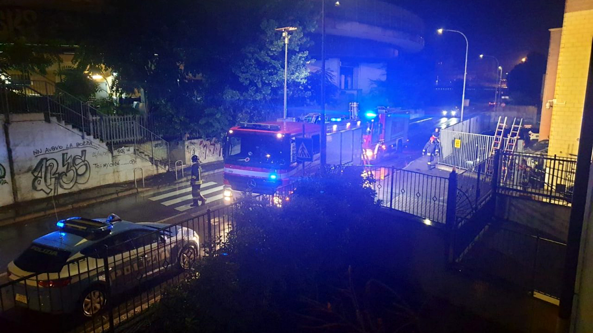 Rho: due molotov contro la concessionaria appena aperta