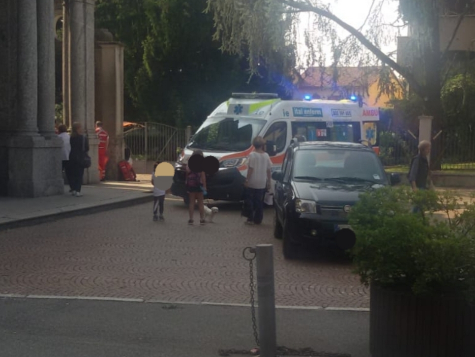 Va al funerale di una amica e si sente male, gravissimo