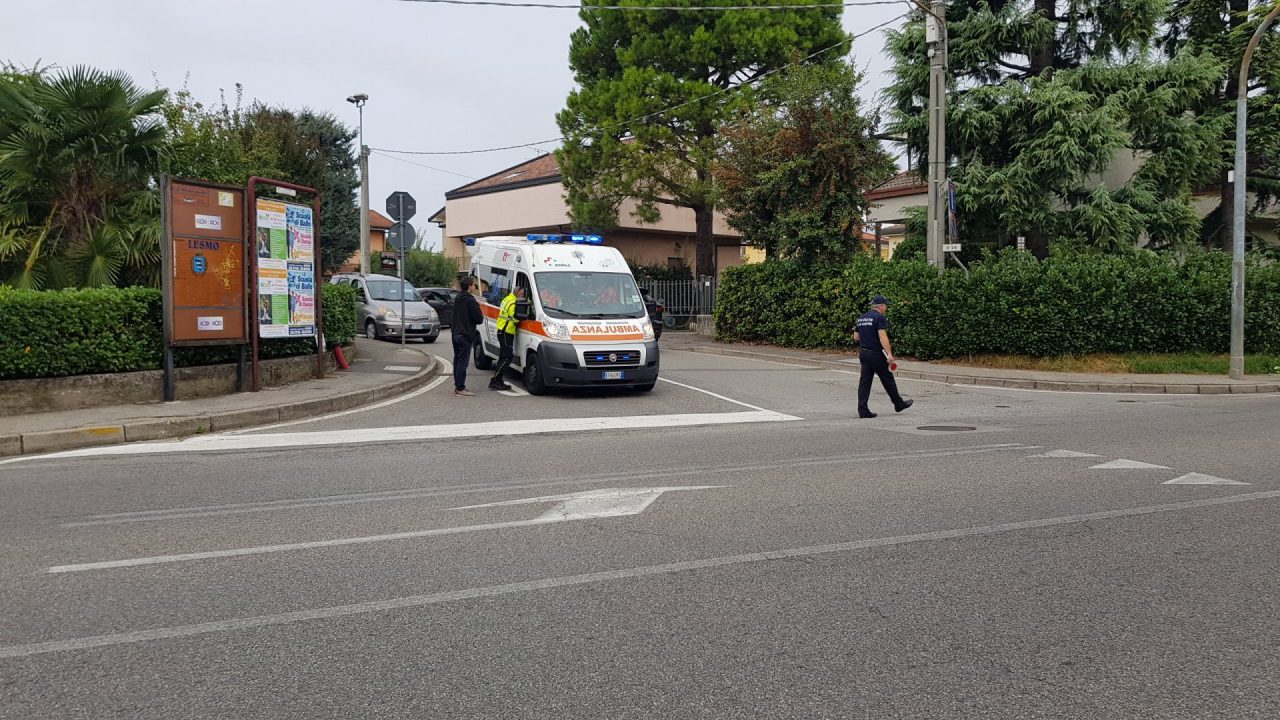 Lesmo, è morto il 73enne che ha accusato un malore mentre tagliava la siepe