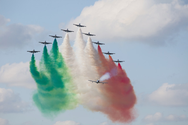 Il passaggio di un aereo delle Frecce Tricolori VIDEO
