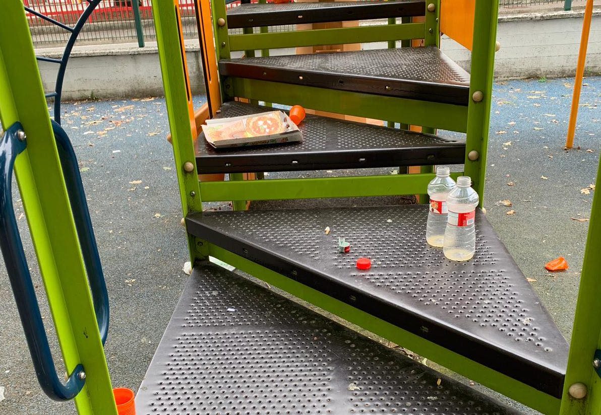 Pipì sullo scivolo e super alcolici: è allarme a Roncello