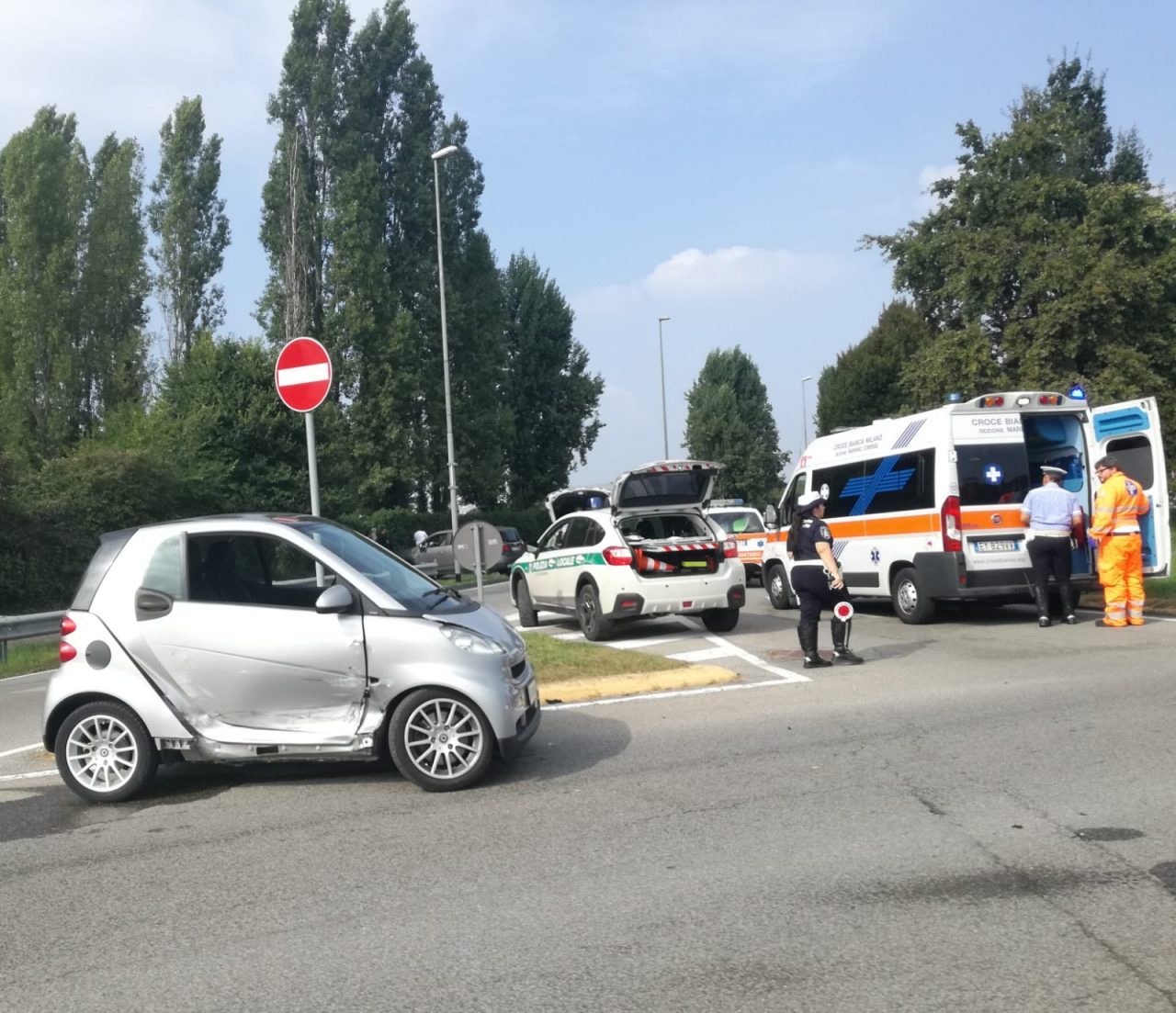 Giussano, incidente alla rotonda della via della Gibbina