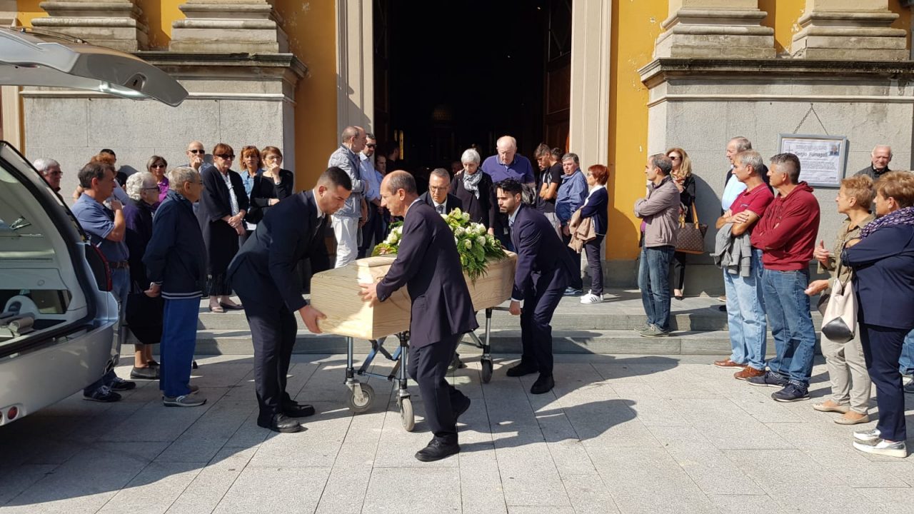 Muore d’infarto alla festa per il figlio sacerdote