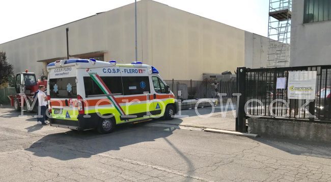 Cade e muore riparando tetto della ditta danneggiato dal maltempo estivo