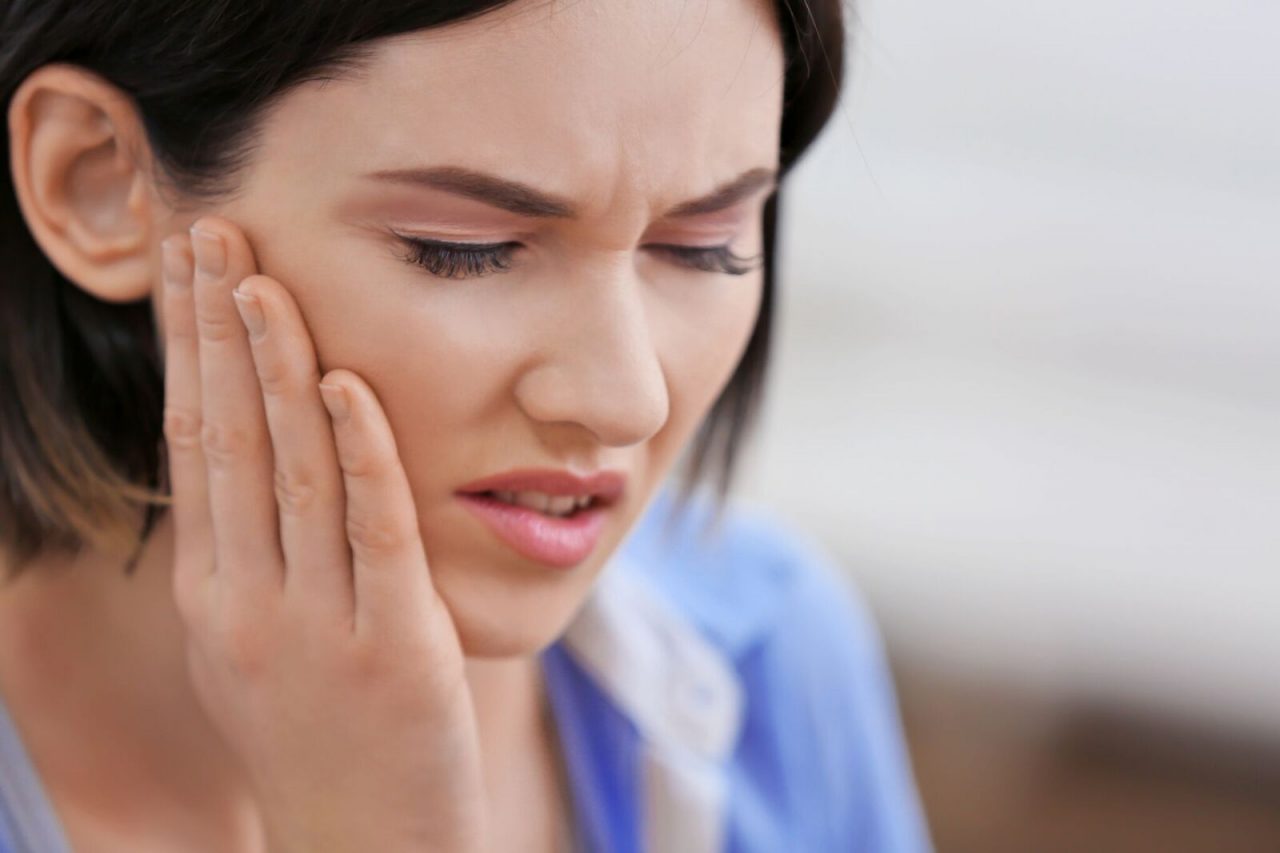 Gengive che sanguinano e fanno male: cosa fare se fosse parodontite?